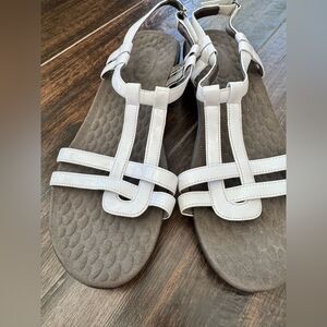 Clarks white patent leather minimalist Sonar Astro EUC size 9.5W